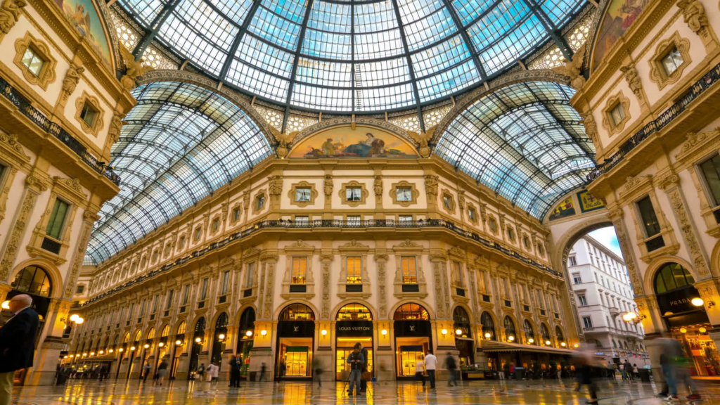 Passeggiata in galleria. Галерея Виктора Эммануила II В Милане. Галерея Витторио Эммануэле II. Галерея Витторио Эммануэле в Милане. Джузеппе Менгони галерея Виктора Эммануила II.